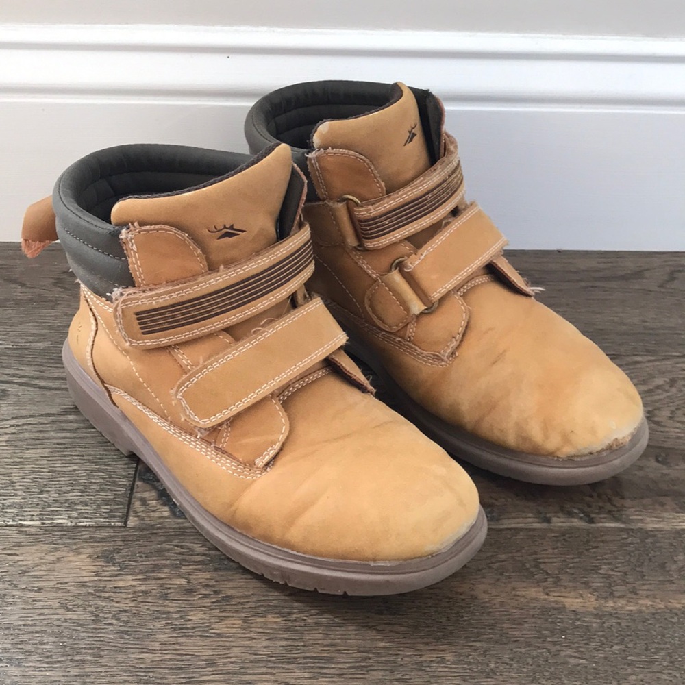 Deer Stags Boots (size 3)